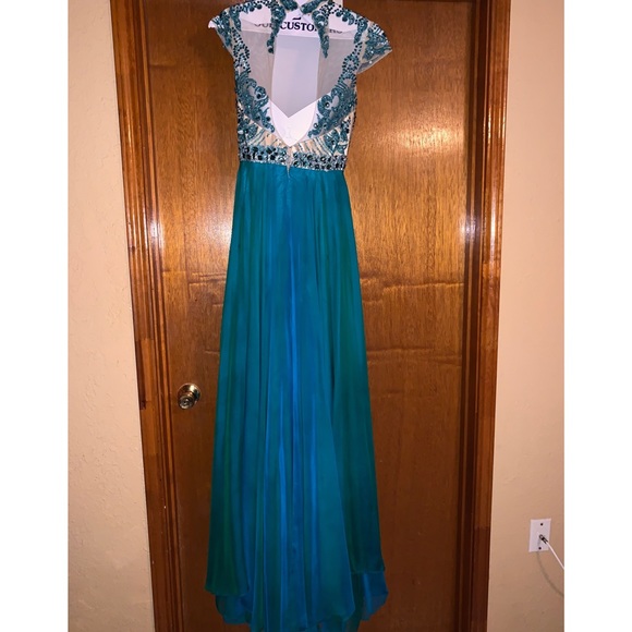 Dress - Picture 4 of 8